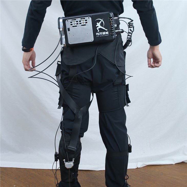 Robotski meki rehabilitacijski egzoskelet