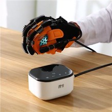 Robotska rukavica za paralizu šake jednostavna za korištenje